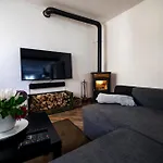 Apartment Casa Zan Arte & Outdoor Verso La Valle D'aosta *